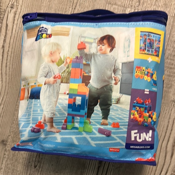 Mega Bloks—Blue and Red Building Blocks Set 80 Pieces - Picture 3 of 5